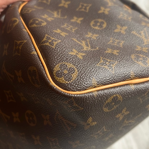 Louis Vuitton Speedy 35 in Monogram - Picture 8 of 17